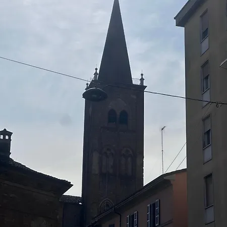 Piazza Vida 12 Palace *
