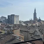 Piazza Vida 12 Palace Δωμάτια σε οικογενειακή κατοικία Κρεμόνα
